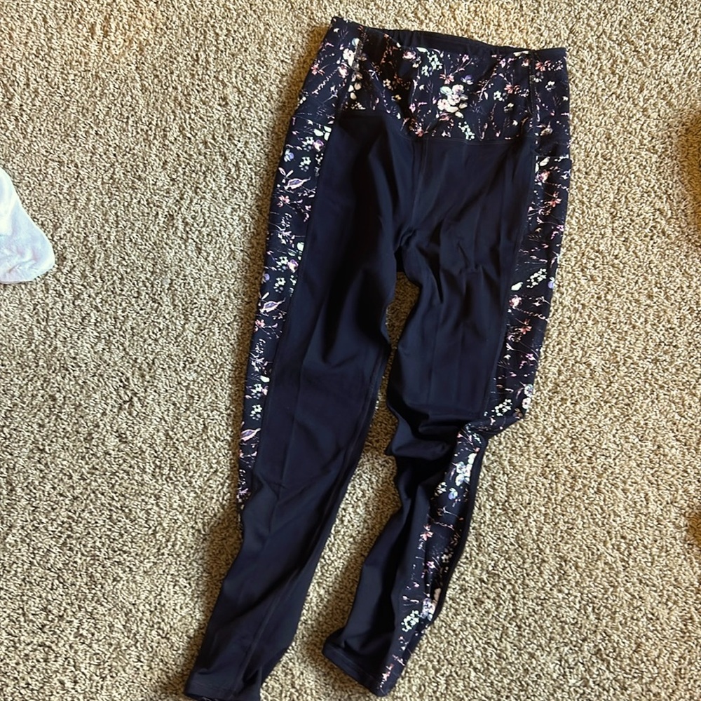 Sketchers leggings. Nice and colorful. Size S